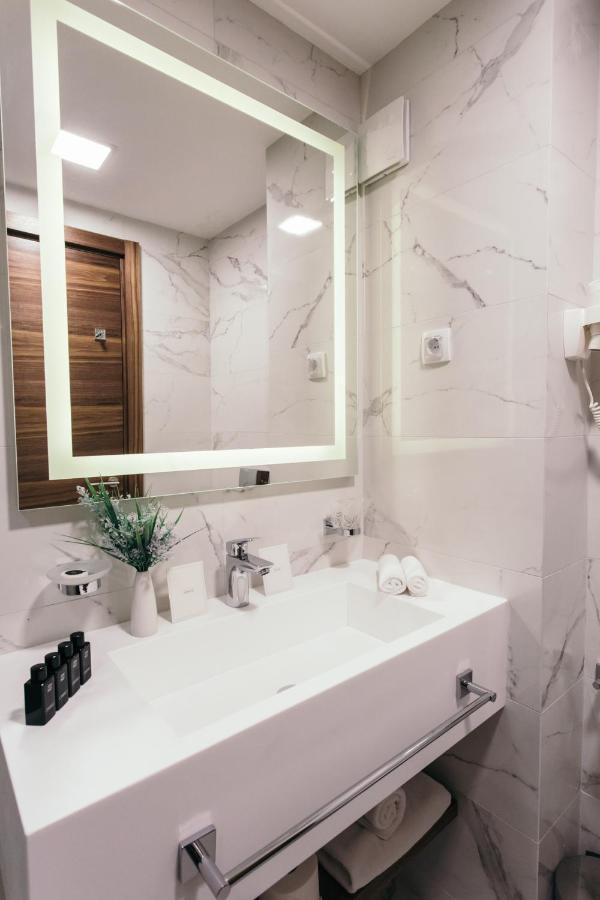 Central Point Hotel Beograd エクステリア 写真