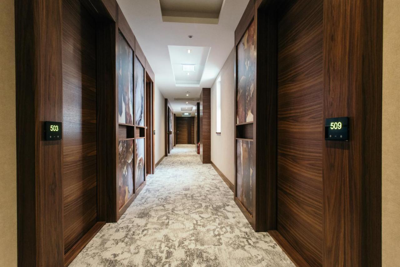 Central Point Hotel Beograd エクステリア 写真
