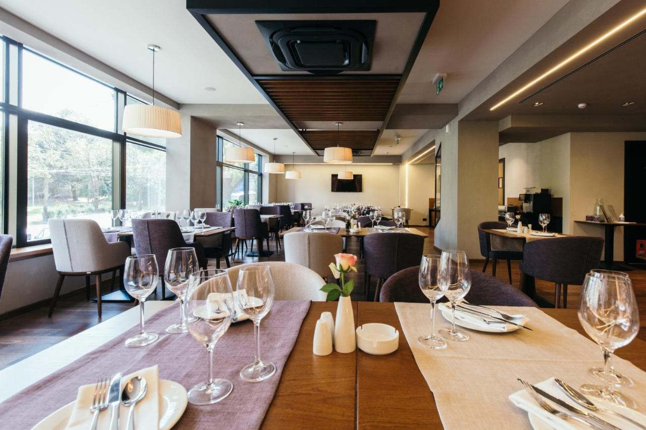 Central Point Hotel Beograd エクステリア 写真